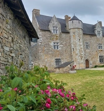 Visite guidée de l'intérieur et de l'extérieur du manoir