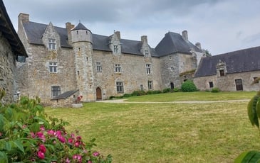 Visite guidée de l'intérieur et de l'extérieur du manoir