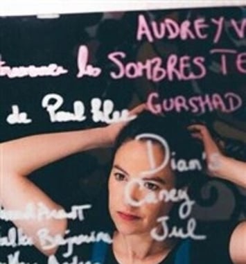 Audrey Vernon dans Comment traverser les sombres temps