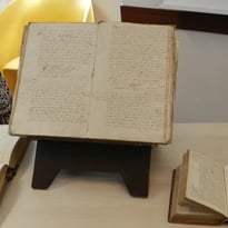 Découverte exceptionnelle du Livre des Miracles et de l'Atlas géographique du 17e siècle