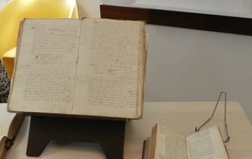 Découverte exceptionnelle du Livre des Miracles et de l'Atlas géographique du 17e siècle