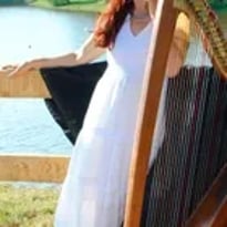 Lawena de Brocéliande et harpiste chanteuse