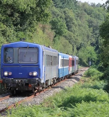 Découverte de l'association des Chemins de Fer du Centre-Bretagne et voyage à bord d'autorail des années 80