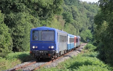 Découverte de l'association des Chemins de Fer du Centre-Bretagne et voyage à bord d'autorail des années 80