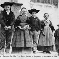 Comment s'habillaient les enfants alréens il y a 100 ans ?