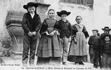 Comment s'habillaient les enfants alréens il y a 100 ans ?