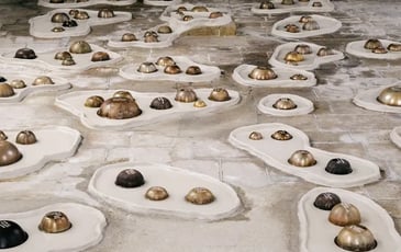 Visite de l'exposition Sonorités d'été en présence de l'artiste Félix Blume