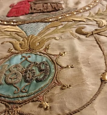 Découverte et restauration patrimoniales : la bannière du patronage ouvrier d'Hennebont