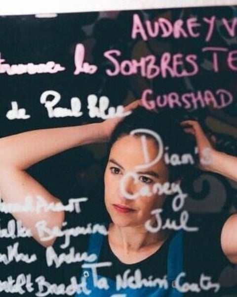 Audrey Vernon dans Comment traverser les sombres temps